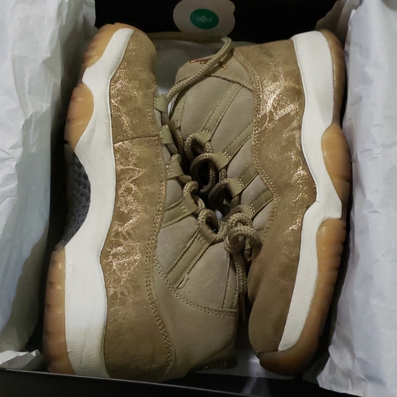 Air Jordan 11 Retro - Picture 3 of 7